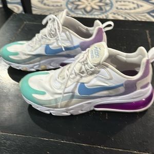 Nike 270 React